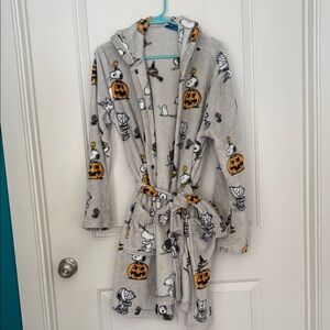 Excellent! Peanuts  Women's Hooded Robe in  Halloween print. Worn once.